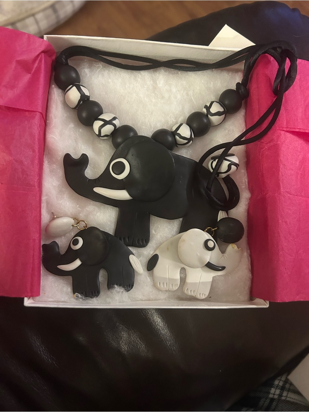 Signed Vintage Libby Nicholson Black & White Elephant Necklace Set